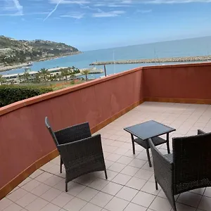 https://baia-dei-gabbiani.hotelitalianriviera.com